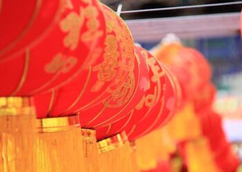 Chinese Ambassador Zhou Jian Embraces the Joy of the ‘Hello Fiji’ Painted Panda Experience!