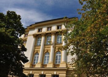 Prime Minister Engages in Vital Talks with Montenegro’s President