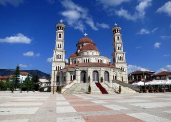 Albania in Uproar: Citizens Demand Prime Minister Rama Step Down!