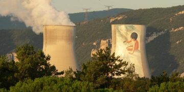 Macron Reveals Bold Nuclear Deterrence Strategy at Submarine Base as Tensions with Russia Escalate