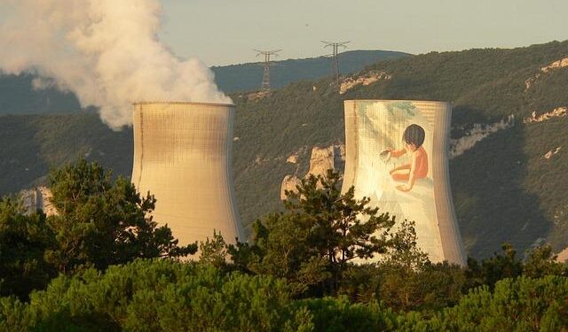 Macron Reveals Bold Nuclear Deterrence Strategy at Submarine Base as Tensions with Russia Escalate