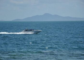 Strait of Hormuz in Turmoil: Three Ships from Thailand, Japan, and the Marshall Islands Hit by Mysterious Attacks