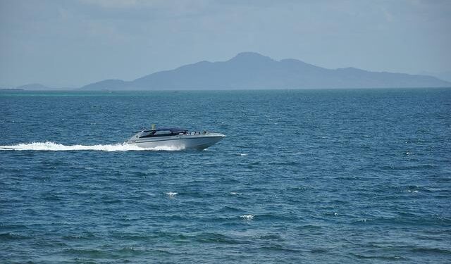 Strait of Hormuz in Turmoil: Three Ships from Thailand, Japan, and the Marshall Islands Hit by Mysterious Attacks