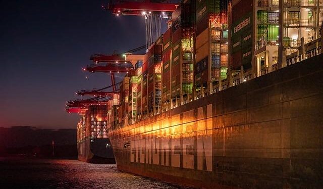 Malta-Flagged Container Ship Hit by Projectile in Hormuz: Crew Forced to Abandon Ship!