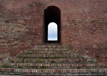 Fort Wayne and Angola Unite: Passionate Protests Against Kings Ignite Indiana Spirit