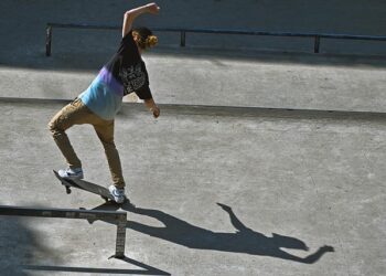 Riding the Wave of Ambition: Senegal’s Young Skateboarding Stars Set Their Sights on Dakar 2026!