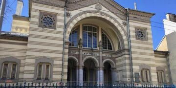 Discover the Enchantment: Lion Ceccah’s Orchestral Masterpiece of ‘Sólo Quiero Más