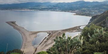 Meloni’s Bold Stance: Italy’s Leader Breaks from Trump on Iran Conflict and the Pope’s Role