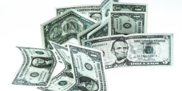 Dollar Stays Resilient as Middle East Ceasefire Remains Uncertain