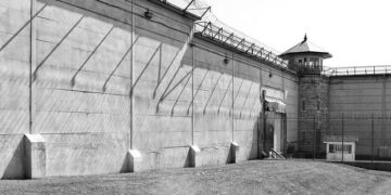 Controversial $790 Million Deal: Private Prison Operator to House 100 Detainees in Nauru