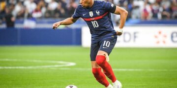 Kylian Mbappé’s Spectacular Solo Goal Puts France in the Lead Against Sweden!