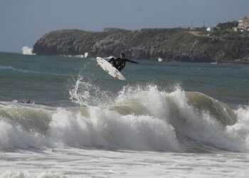 Slater Shocks the Surfing World with Wildcard Entry for Tahiti and Fiji!