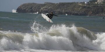Slater Shocks the Surfing World with Wildcard Entry for Tahiti and Fiji!