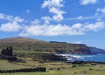 Unraveling the Secrets: A Stunning New Statue Discovered on Easter Island!