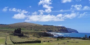 Unraveling the Secrets: A Stunning New Statue Discovered on Easter Island!