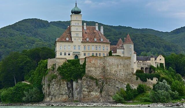 Danube’s Record Low Water Levels Expose Climate Risks to Hungary and Romania’s Nuclear Power Future