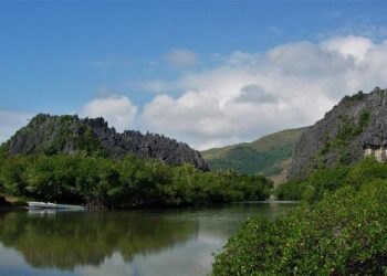 New Caledonia Airline Soars to New Heights with Revolutionary Loan!