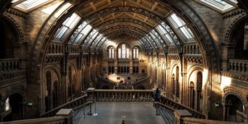 Navigating the UK’s Economic Tug-of-War: Striking a Balance Between Growth and Fiscal Challenges
