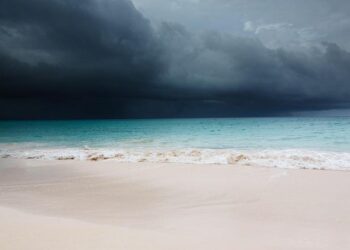Hurricane Lala Strikes Hawaii: Devastating Floods and Ferocious Winds Create Havoc