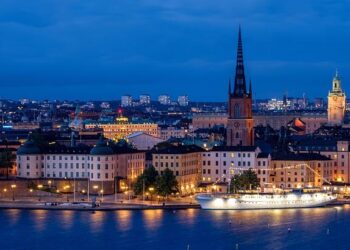 Unleashing Creativity: Exploring the Thriving Swedish Upcycled Textile Pouch Market and Its Bright Future