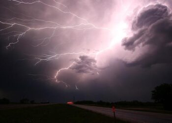 Hawaii Braces for Storm Moke: Anticipating Up to 15 Inches of Rain!