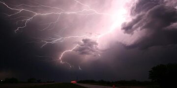 Hawaii Braces for Storm Moke: Anticipating Up to 15 Inches of Rain!