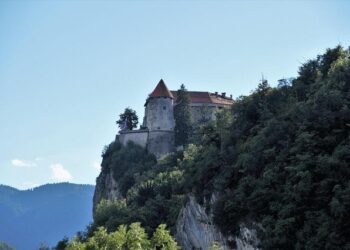 Discover the Magic of Slovenia: An Unforgettable Road Trip Through the Breathtaking Julian Alps!