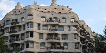 Epic Stage 4 Showdown: Vuelta a España Roars Through the Breathtaking Streets of Andorra la Vella!