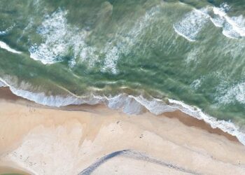Breathtaking Aerial Perspectives of Eastern Ta’ū Island: Discover Your Coastal Paradise!