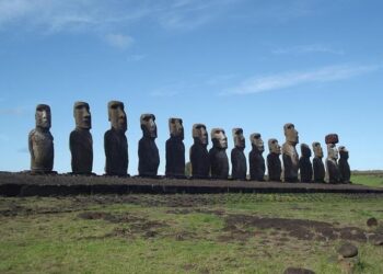 Discovering the Mysteries of Easter Island: The Fascinating Moai Statues of Rapa Nui