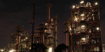 Von der Leyen Takes on Europe’s Refineries Amidst Energy Crisis