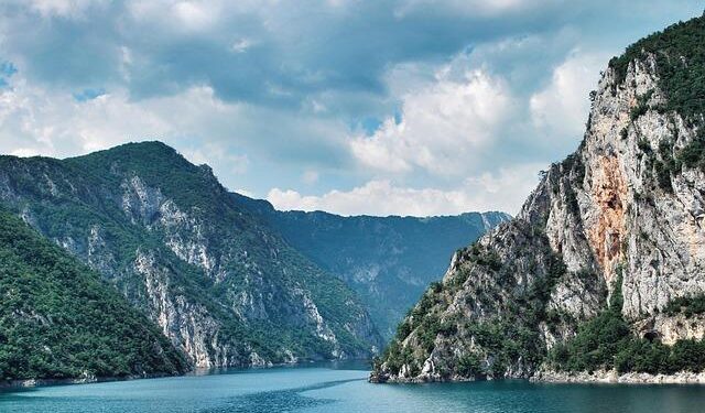 Montenegro’s Mobile Subscriber Boom: A 4.7% Surge by August!