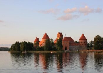 Lithuania Accuses Moscow of Sabotaging Starlink Services