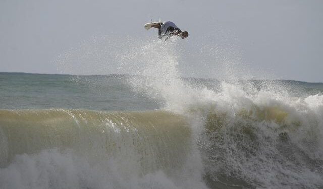 Kelly Slater, 54, Delivers an Epic Near-Perfect Performance at Psycho Tahiti!
